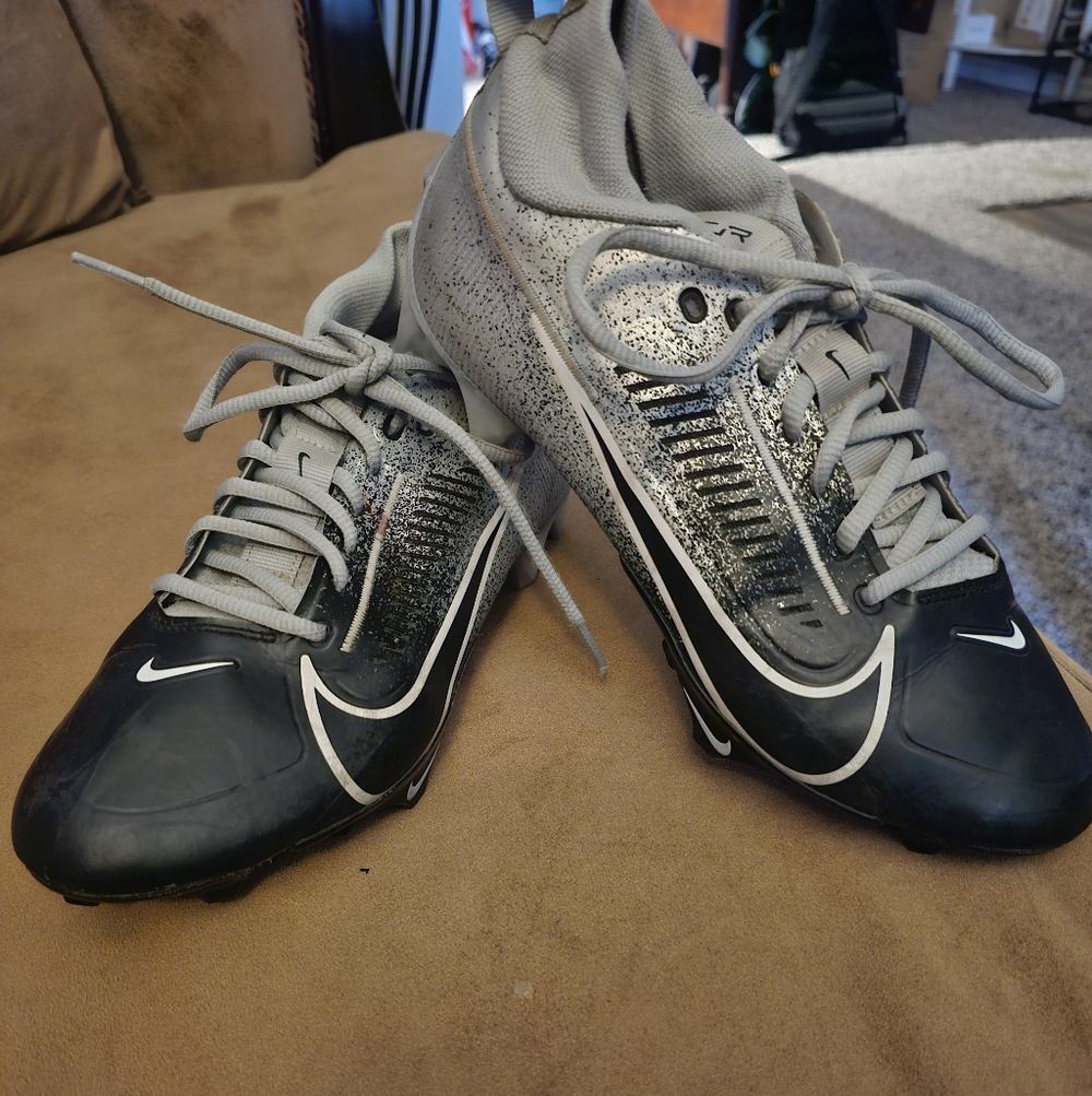 Nike Men's Black and Gray Athletic Shoes